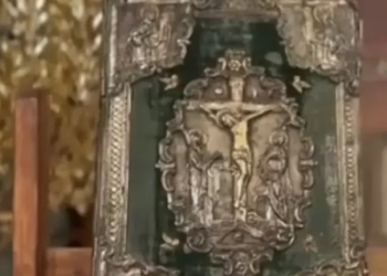 Είχαν καταγγείλει τον Τσαγκαράκη για πλαστά έργα – Πάνω από €200.000 σε μετρητά εντοπίστηκαν στην γκαλερί του