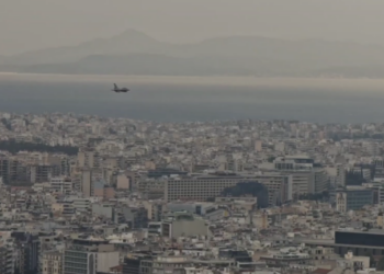 Εντυπωσιακές εικόνες πάνω από την Αθήνα - Δοκιμαστικές πτήσεις για την 25η Μαρτίου (Βίντεο)