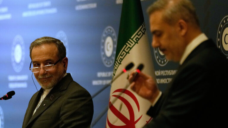 Επικοινωνία Φιντάν - Αραγτσί: «Απαράδεκτη η παραβίαση του τουρκικού εναέριου χώρου»