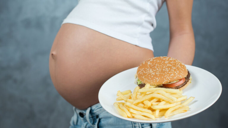 Έρευνα: Η μεγάλη κατανάλωση υπερεπεξεργασμένων τροφίμων συνδέεται με μειωμένη γονιμότητα