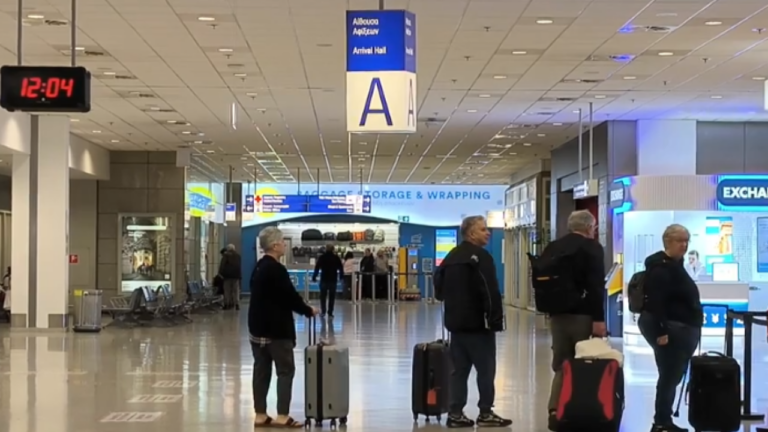 Γιατί επέστρεψε στην Αθήνα πτήση για Λάρνακα - Δεν θέλουν να ξαναφύγουν για Κύπρο οι μισοί επιβάτες (Βίντεο)