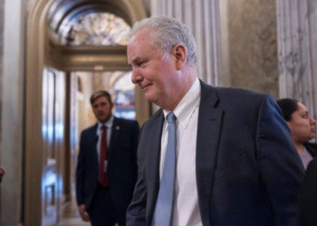 Η Γερουσία των ΗΠΑ αρνείται να περιορίσει τις εξουσίες του προέδρου Τραμπ στον πόλεμο εναντίον του Ιράν