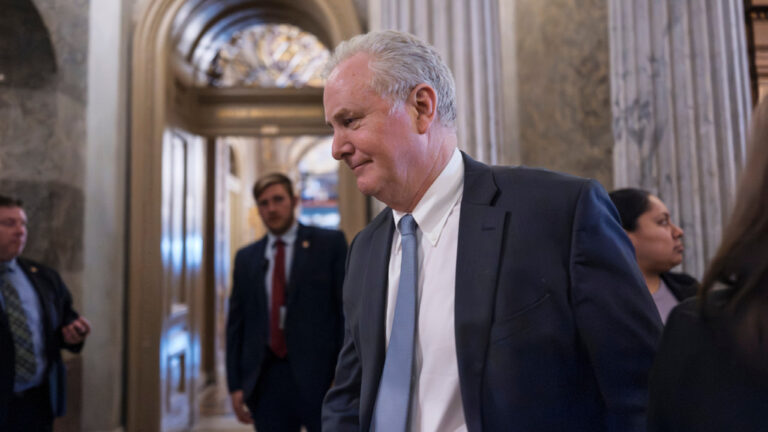 Η Γερουσία των ΗΠΑ αρνείται να περιορίσει τις εξουσίες του προέδρου Τραμπ στον πόλεμο εναντίον του Ιράν