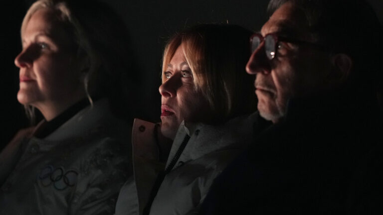 Η Μελόνι προωθεί «ναυτικό αποκλεισμό» για την αποτροπή μεταναστευτικών ροών