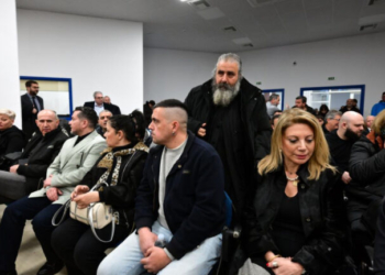 Η ώρα της κρίσης για τα Τέμπη - Στην αίθουσα συγγενείς και δικηγόροι των θυμάτων