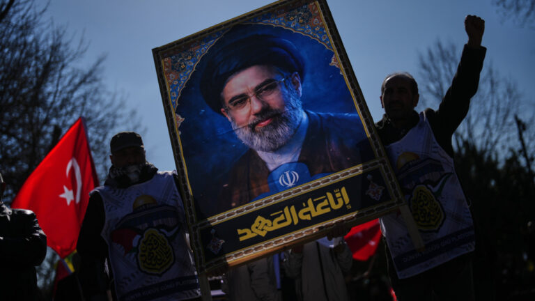 Η Ουάσινγκτον επικήρυξε με 10 εκατ. δολάρια τον Μοτζτάμπα Χαμενεΐ και την ηγεσία του Ιράν