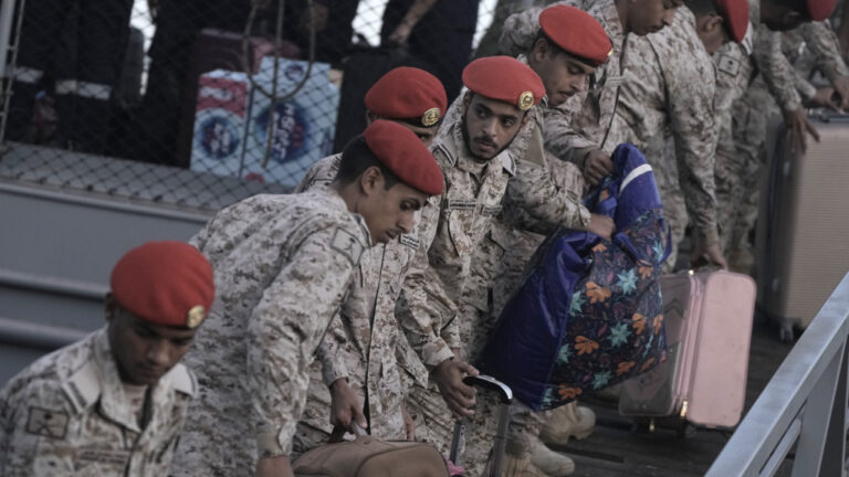 ΗΑΕ και Σαουδική Αραβία εξετάζουν εμπλοκή στον πόλεμο κατά του Ιράν - Τελεσίγραφα και μπλόφες