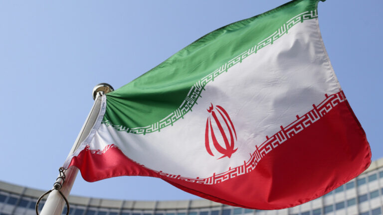 Ιράν: Εντολή σε αστυνομικούς να πυροβολούν πλιατσικολόγους