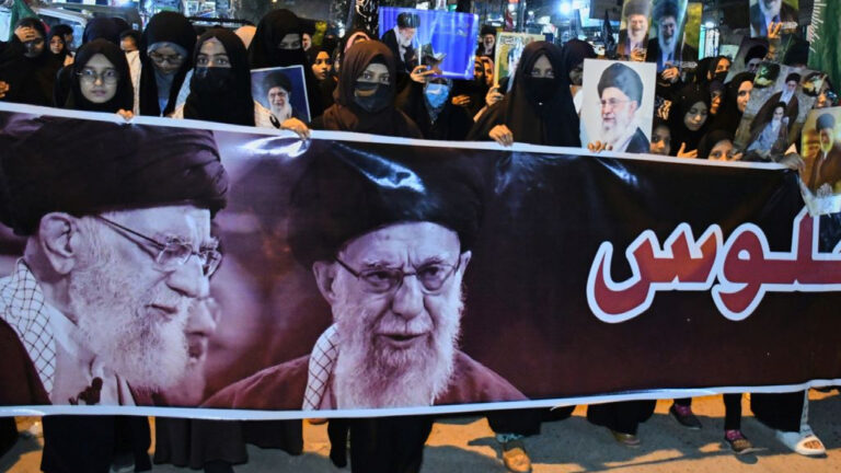 Ιρανός αγιατολάχ καλεί τους πιστούς «να χύσουν το αίμα των Σιωνιστών και του Τραμπ» - Βίντεο