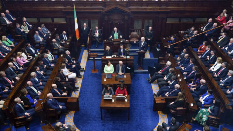 Ιρλανδία: Η κυβέρνηση ανακοίνωσε μείωση του ειδικού φόρου κατανάλωσης καυσίμων