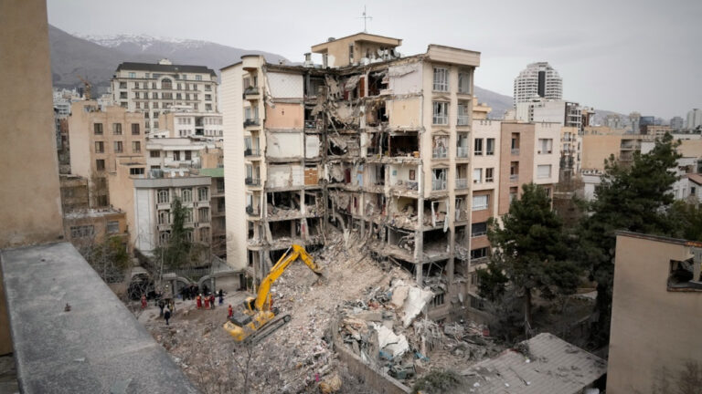 Ισραηλινές επιθέσεις κατά κύριου αρχηγείου των Φρουρών της Επανάστασης στην Τεχεράνη