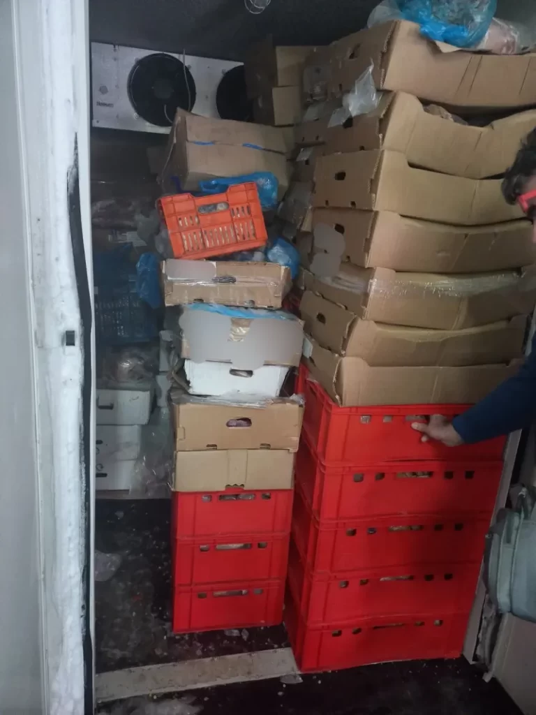 Κατασχέθηκαν 3,5 τόνοι χαλασμένου κρέατος στην Αττική - Η επιχείρηση είχε συνάψει συμβάσεις με δημόσιες δομές (Εικόνες)