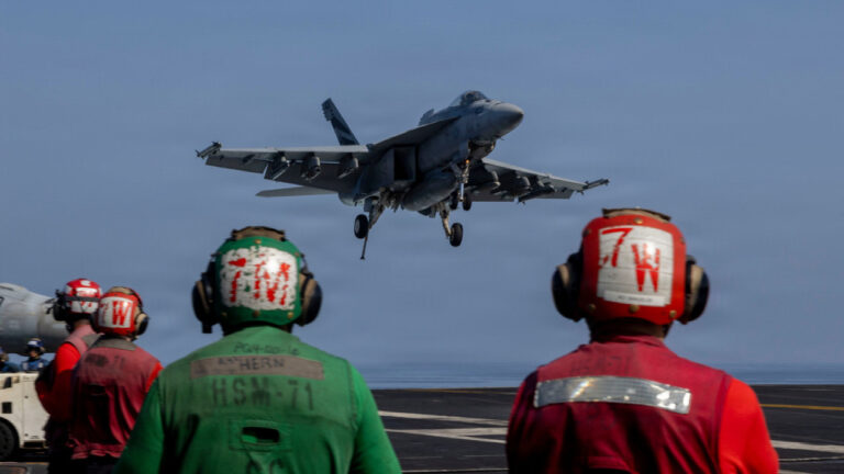 Κρίση στη Μέση Ανατολή: Το δίλημμα της Ουάσινγκτον και τα αντικρουόμενα μηνύματα