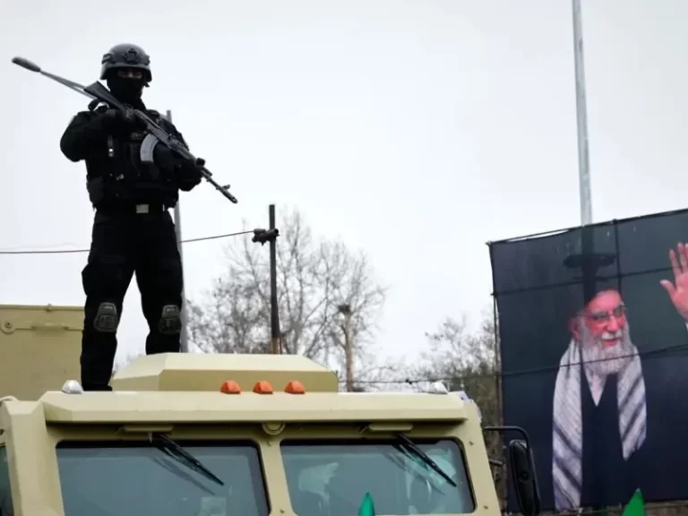 Κρίση στη Μέση Ανατολή: Το Ιράν πλήττει τα Ηνωμένα Αραβικά Εμιράτα - «Σοκαρισμένος» δηλώνει ο Τραμπ