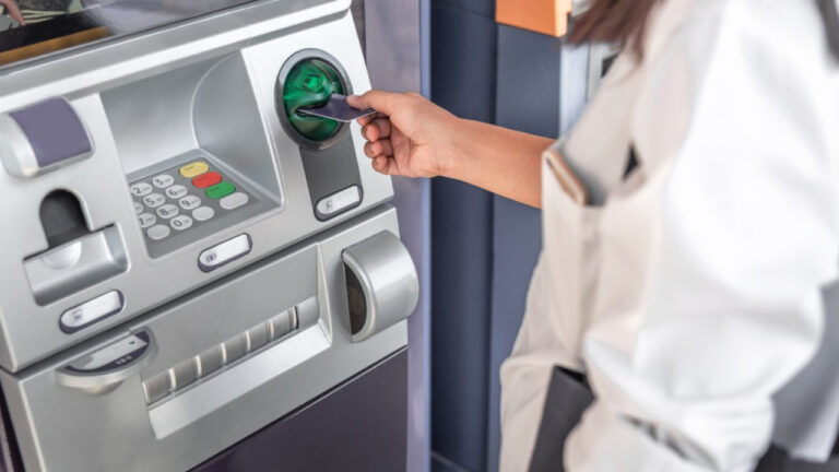 Λαμία: Άγνωστοι ανατίναξαν ΑΤΜ και αφαίρεσαν χαρτονομίσματα