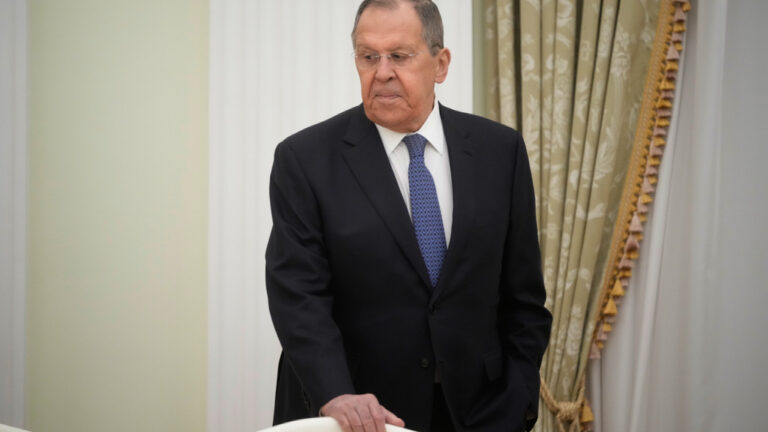 Λαβρόφ: Η παγκόσμια πυρηνική απειλή οξύνεται εξαιτίας της σύγκρουσης στη Μέση Ανατολή