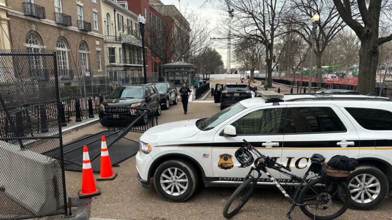 Λευκός Οίκος: Παραμένει ο συναγερμός του FBI για πιθανή ιρανική επίθεση αντιποίνων