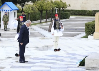 Live η μεγάλη στρατιωτική παρέλαση στην Αθήνα