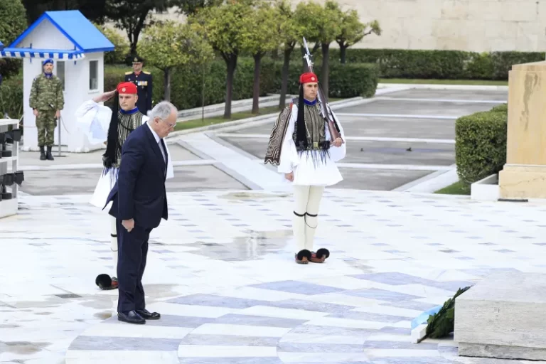 Live η μεγάλη στρατιωτική παρέλαση στην Αθήνα