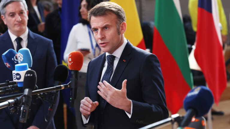 Μακρόν: Πρόταση για «πλαίσιο αποστολής του ΟΗΕ» στο στενό του Ορμούζ, αφού σιγήσουν τα όπλα