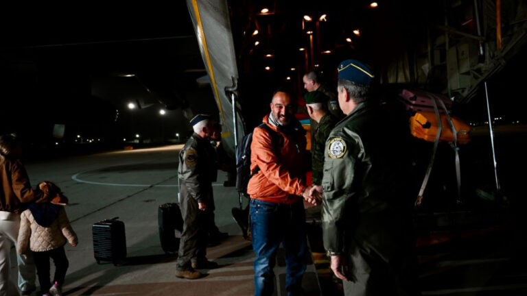 Μαζικές πτήσεις επαναπατρισμού από τη Μέση Ανατολή με την κλιμάκωση της κρίσης