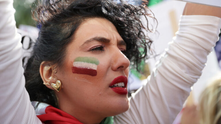 Με δήμευση περιουσιών απειλούνται οι Ιρανοί του εξωτερικού που επικρίνουν το καθεστώς