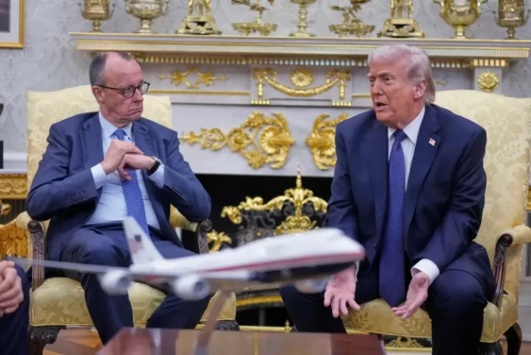 Μερτς από Ουάσιγκτον: Δεν υπάρχει στρατηγική για την επόμενη μέρα στο Ιράν - Απάντηση στις επικρίσεις Τραμπ για Στάρμερ και Ισπανία