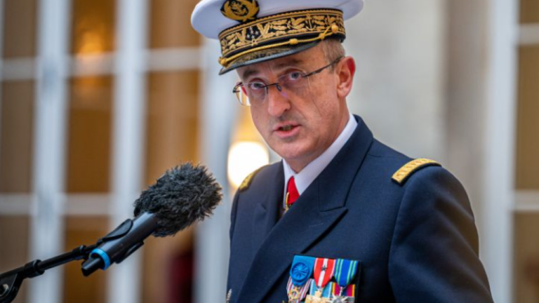 Ναύαρχος Νικολά Βοζούρ: «Γαλλία, Ισπανία, Ινδία, Γερμανία, Βρετανία, Ιταλία, Ιαπωνία συζητούν για το Ορμούζ»