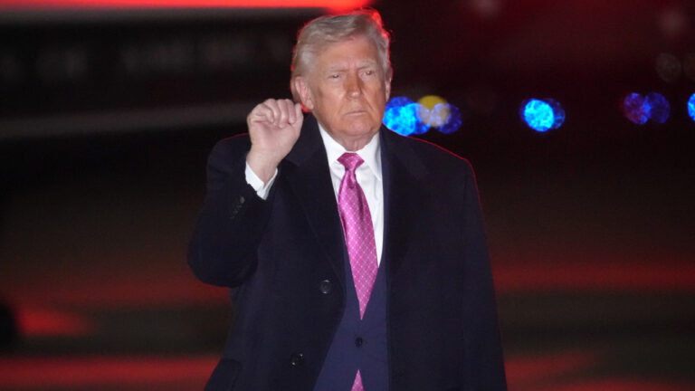 Ο Τραμπ δηλώνει διαρκώς ότι νίκησε στο Ιράν, αλλά η πραγματικότητα τον διαψεύδει