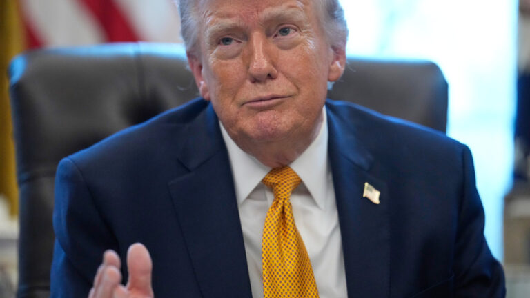 Ο Τραμπ εκτιμά πως το ταξίδι του στην Κίνα θα καθυστερήσει κατά «ένα μήνα περίπου»