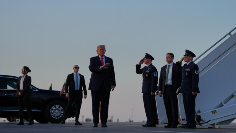 Ο Tραμπ κατοχυρώνει εμπορικά το όνομά του - Από ρολόγια μέχρι ρούχα για κατοικίδια