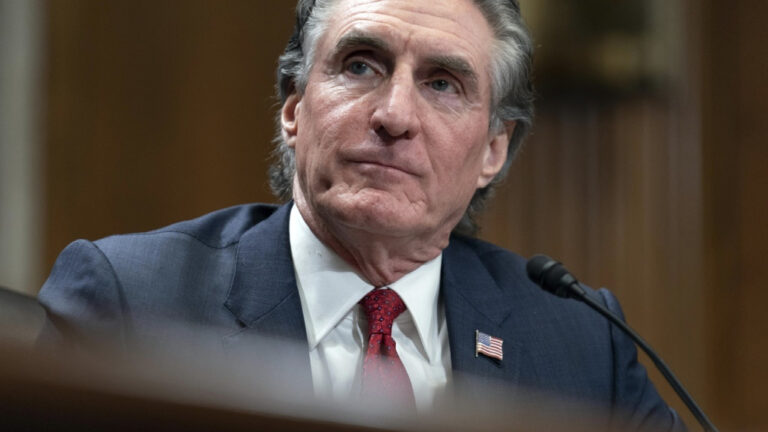 Ο υπουργός Εσωτερικών των ΗΠΑ στη Βενεζουέλα για θέματα ενέργειας και ορυκτών