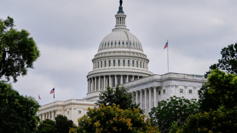 Οι Δημοκρατικοί  θέλουν να μπλοκάρουν τη χρηματοδότηση στο Πεντάγωνο εν μέσω του πολέμου με το Ιράν