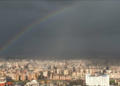 Ουράνιο τόξο πάνω από τη Βηρυτό την ώρα που καπνοί υψώνονται στα νότια προάστια - Δείτε βίντεο
