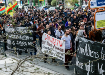 Πορεία στα Προσφυγικά της λ. Αλεξάνδρας: «Όχι» στα σχέδια ανάπλασης και εκκένωσης - Βίντεο