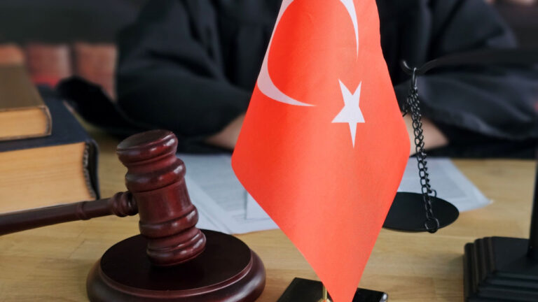 Προφυλακίστηκε Τούρκος δημοσιογράφος αντιπολιτευόμενης εφημερίδας