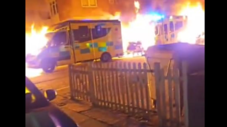 Πυρπόλησαν ασθενοφόρα εβραϊκής οργάνωσης στο Λονδίνο - Αντισημιτικά κίνητρα βλέπει η αστυνομία - Βίντεο