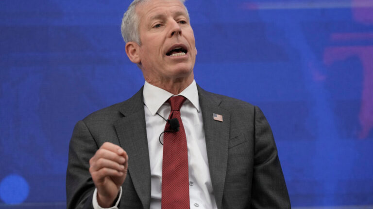 Ράϊτ: Παραδέχθηκε τη λανθασμένη δημοσίευση για συνοδεία στα Στενά του Ορμούζ