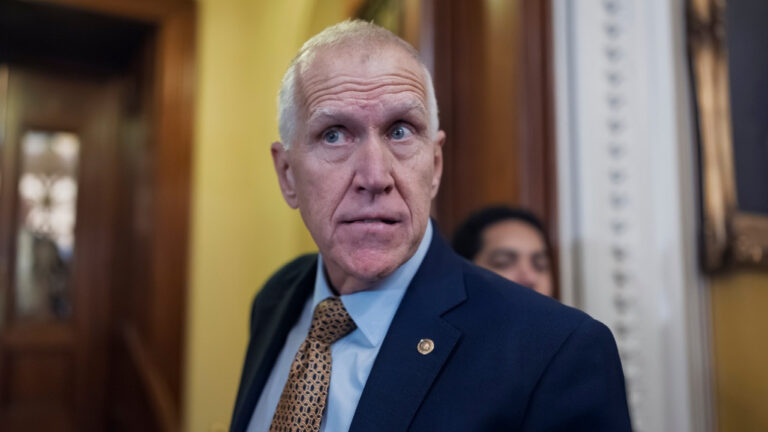 Ρεπουμπλικανός βουλευτής: Ο Τραμπ οφείλει να εξηγήσει στους Αμερικανούς το σχέδιό του για το Ιράν