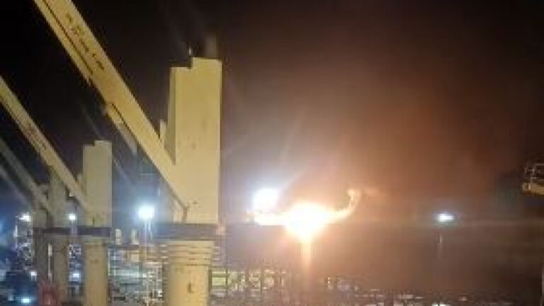 Ρωσία: Σημαντικές ζημιές στο λιμάνι Ουστ-Λούγκα από επίθεση με drones - Βίντεο