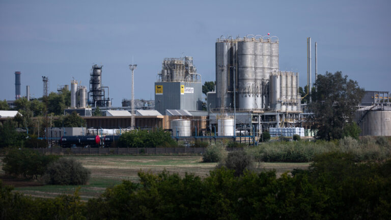 Σε αδράνεια τουλάχιστον το 40% των ρωσικών εξαγωγών πετρελαίου μετά τις ουκρανικές επιθέσεις