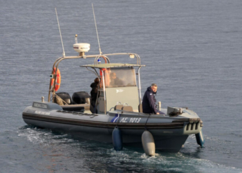 Σε εξέλιξη οι έρευνες για τον αγνοούμενο δύτη στα Λιμανάκια Βουλιαγμένης