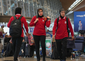 Στην Κωνσταντινούπολη τα μέλη της γυναικείας ομάδας ποδοσφαίρου του Ιράν