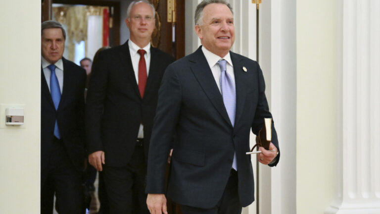 Συνάντηση Στιβ Γουίτκοφ - Κίριλ Ντμίτριεφ στη Φλόριντα