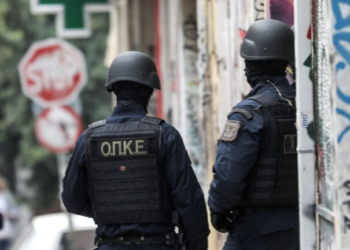 Συνελήφθη 49χρονος στο Καματερό που είχε στο σπίτι του πιστόλι και αλεξίσφαιρο με διακριτικά της ΕΛΑΣ