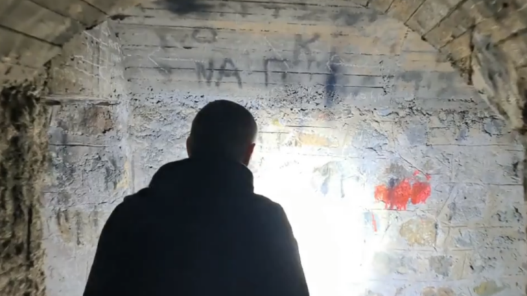 Τα 2.000 ξεχασμένα καταφύγια της Αττικής - Οδοιπορικό στα «έγκατα» της πόλης (Βίντεο)