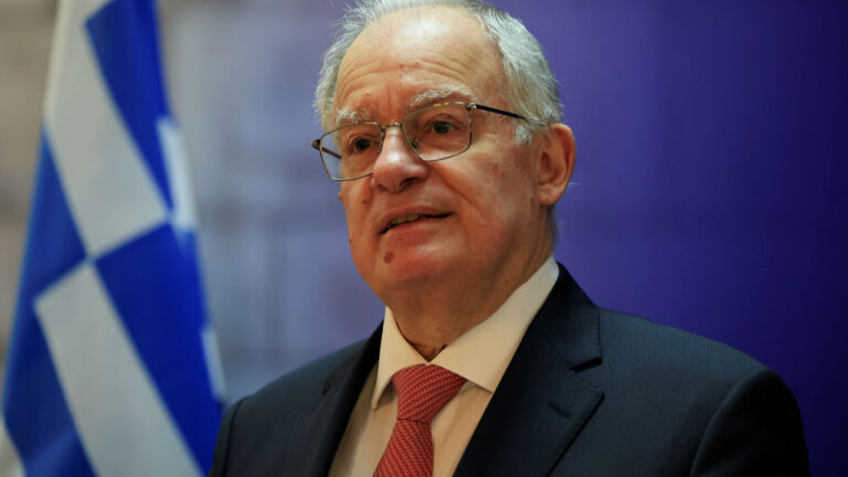 Τασούλας: «Ας αφιερώσουμε τη σημερινή ημέρα στις νέες γυναίκες που διεκδικούν ίσες ευκαιρίες»