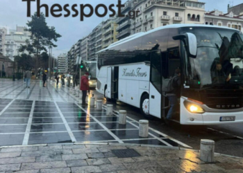 Τέμπη: Με λεωφορεία στη Λάρισα φοιτητές, εργαζόμενοι, συνταξιούχοι – «Δεν θα μπορούσαμε να λείπουμε σήμερα»