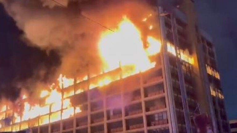 Τεράστια φωτιά σε κυβερνητικό κτίριο στη Νότια Αφρική - Δείτε βίντεο