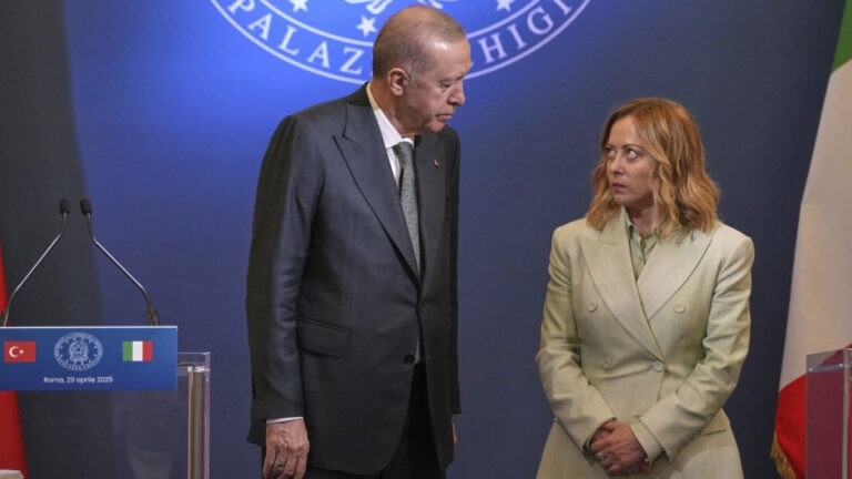 Τηλεφωνική επικοινωνία Μελόνι – Ερντογάν για τη σύγκρουση στη Μέση Ανατολή και τον παγκόσμιο αντίκτυπο